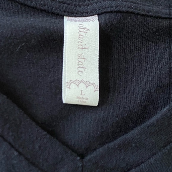 Altar’d State twist front top - Picture 3 of 4